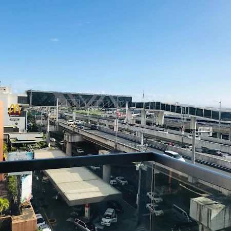 One Palm Tree Villas Across Naia-T3 Манила Экстерьер фото