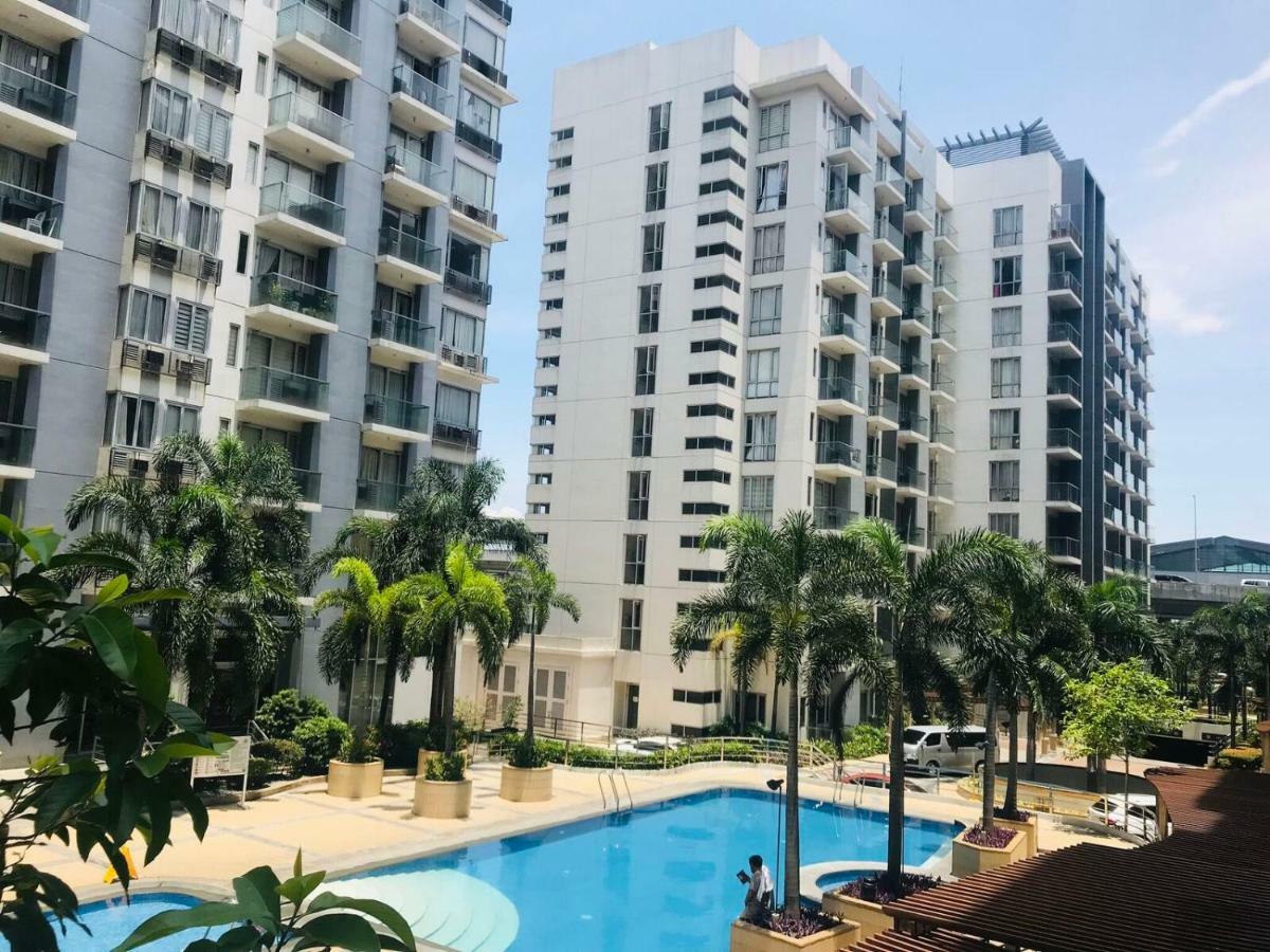 One Palm Tree Villas Across Naia-T3 Манила Экстерьер фото