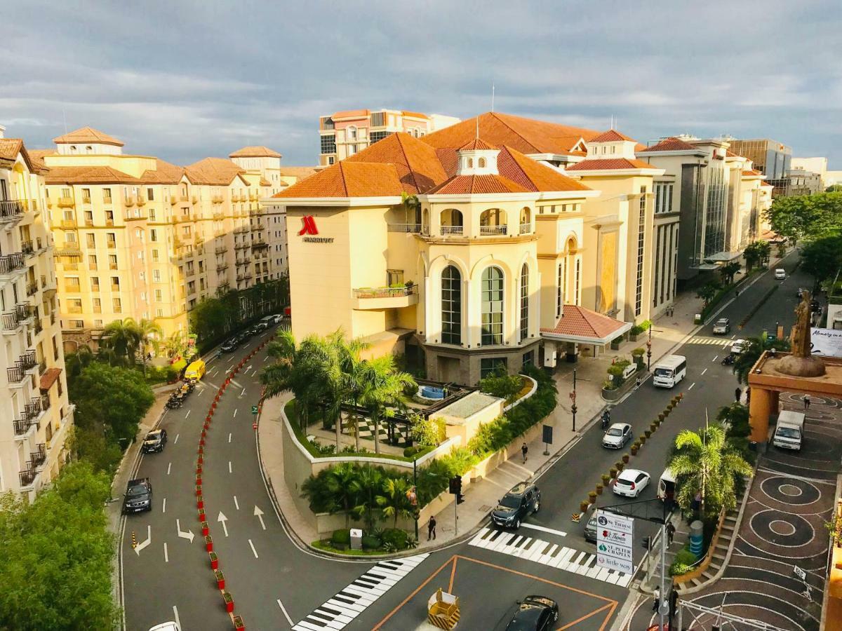 One Palm Tree Villas Across Naia-T3 Манила Экстерьер фото