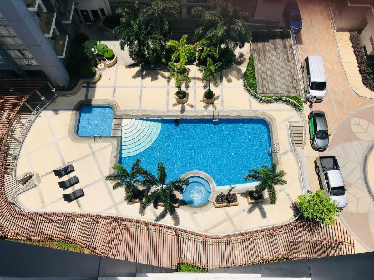 One Palm Tree Villas Across Naia-T3 Манила Экстерьер фото